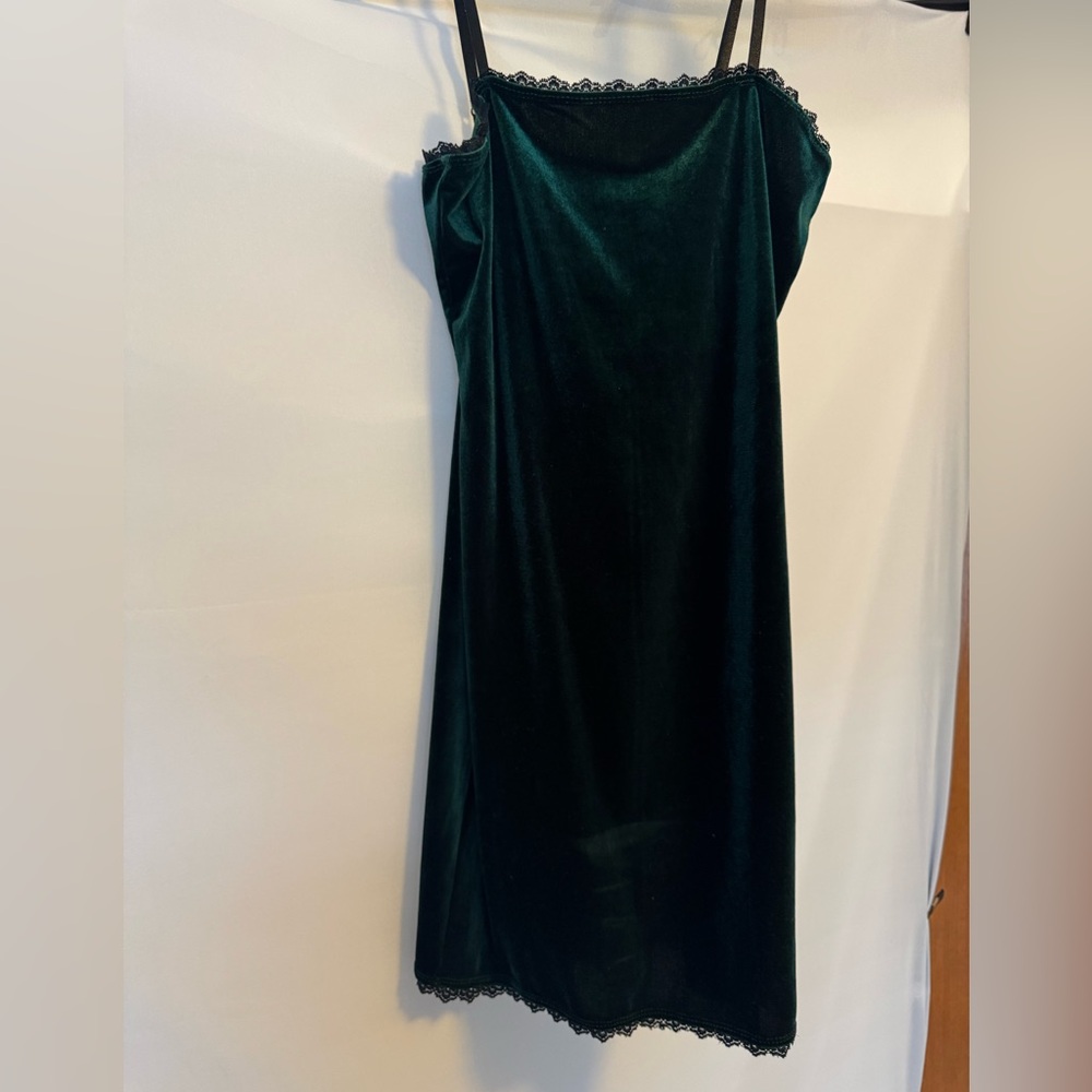 Forever 21 SMALL green Velvet-like short slip dress with lace trim